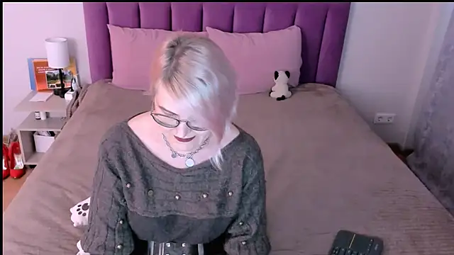 sabrinamacmarren online show from 25, 11, 2025