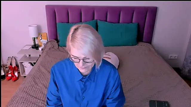 sabrinamacmarren online show from 25, 10, 2025