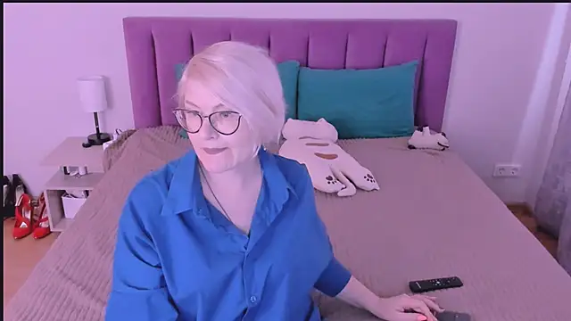 sabrinamacmarren online show from 25, 9, 2025