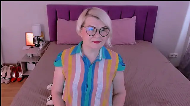 sabrinamacmarren online show from 24, 11, 2025