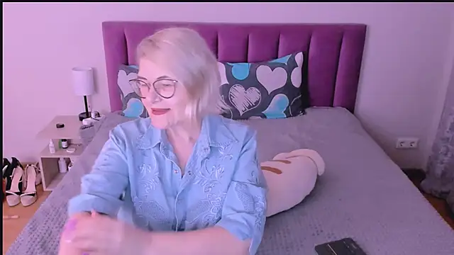 sabrinamacmarren online show from 8, 9, 2025