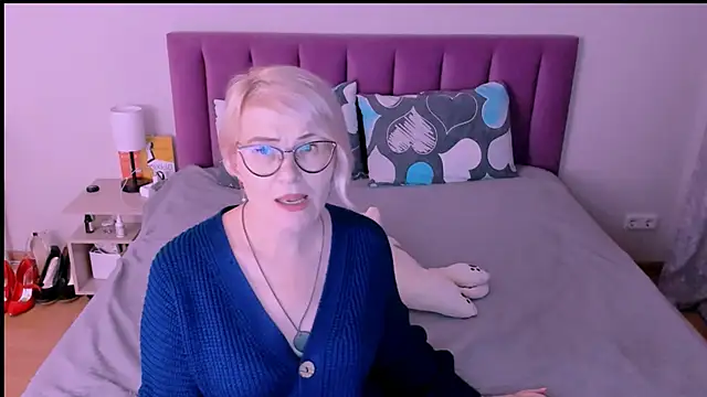 sabrinamacmarren online show from 3, 10, 2025