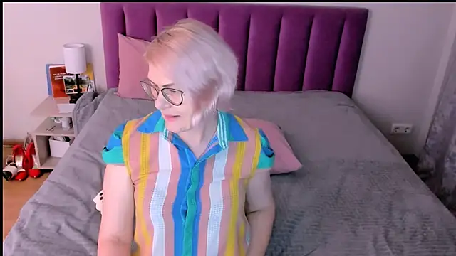 sabrinamacmarren online show from 5, 12, 2025