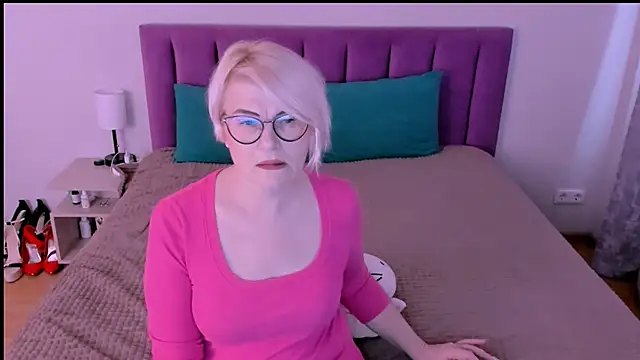 sabrinamacmarren online show from 21, 9, 2025