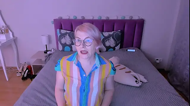 sabrinamacmarren online show from 13, 2, 2026