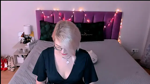 sabrinamacmarren online show from 20, 12, 2025