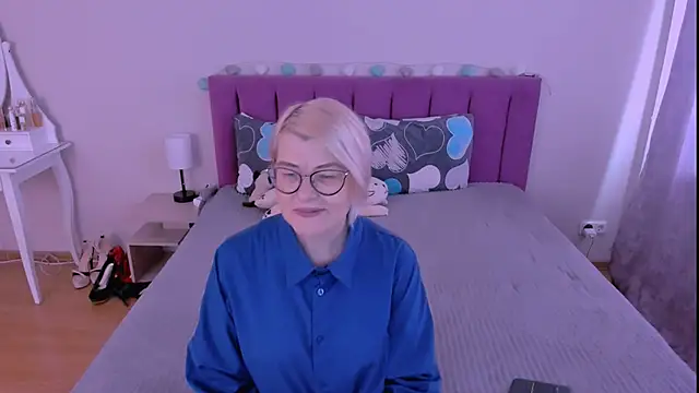 sabrinamacmarren online show from 11, 2, 2026