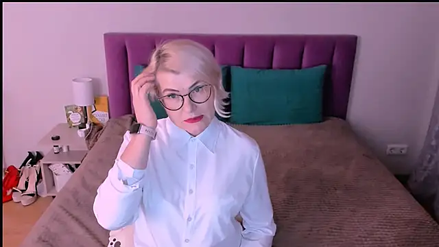 sabrinamacmarren online show from 8, 11, 2025