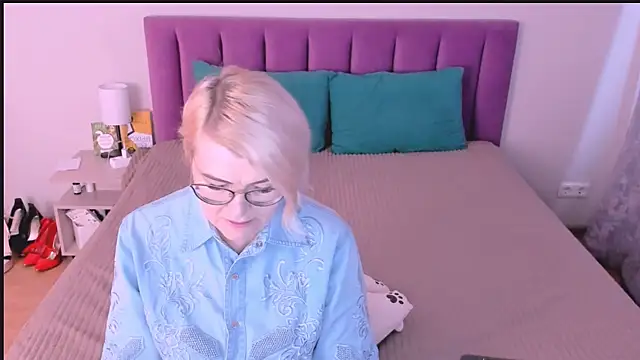 sabrinamacmarren online show from 2, 11, 2025