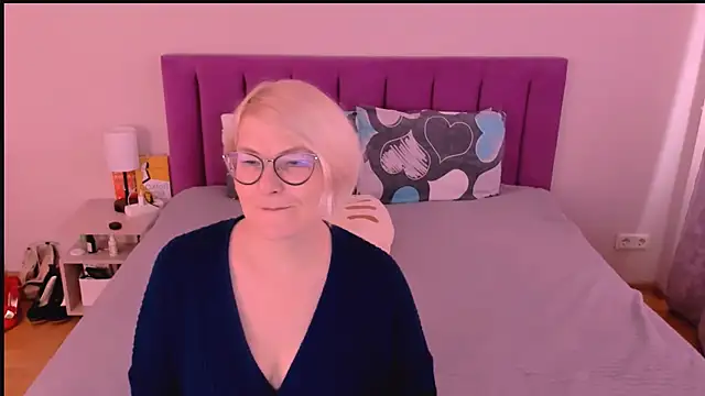 sabrinamacmarren online show from 13, 10, 2025