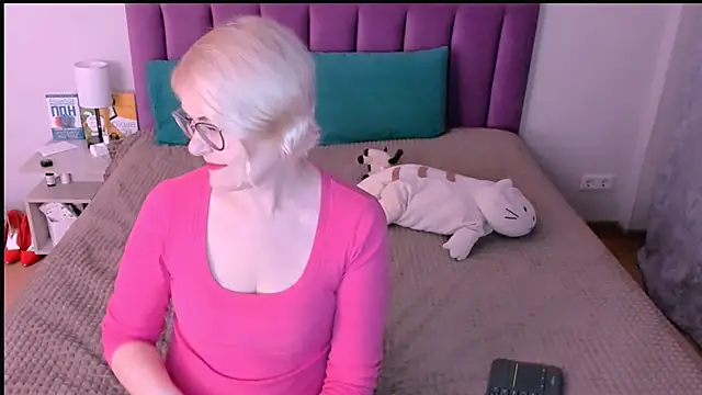 sabrinamacmarren online show from 15, 11, 2025