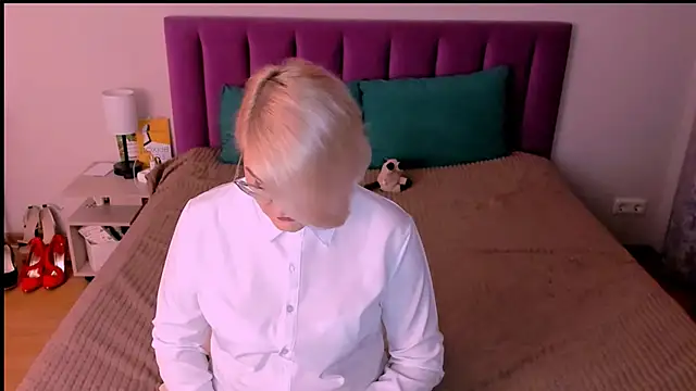 sabrinamacmarren online show from 27, 10, 2025