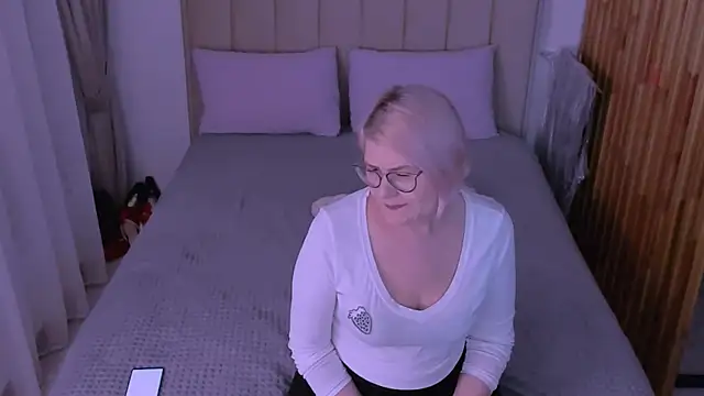 sabrinamacmarren online show from 24, 3, 2026