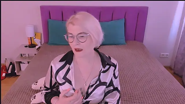 sabrinamacmarren online show from 28, 9, 2025