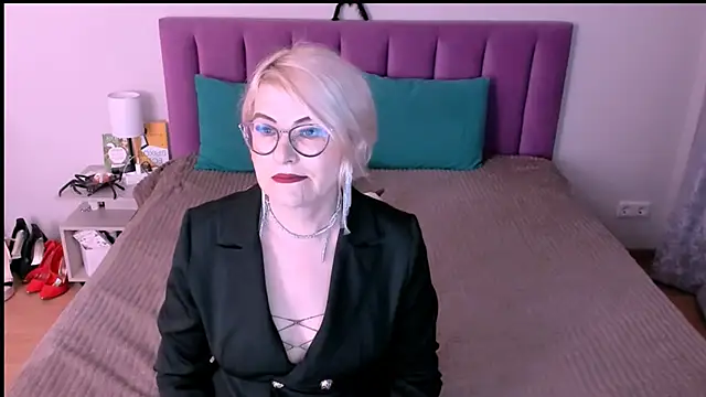 sabrinamacmarren online show from 31, 10, 2025