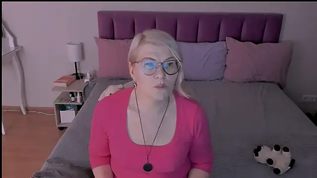 sabrinamacmarren online show from 18, 3, 2025