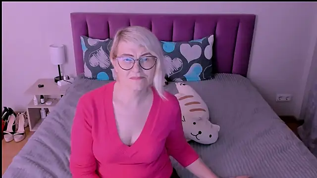 sabrinamacmarren online show from 9, 9, 2025