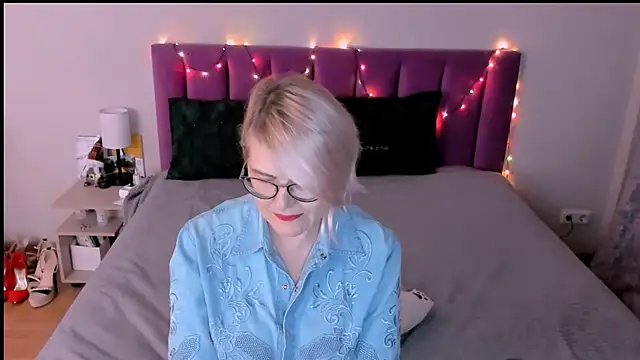 sabrinamacmarren online show from 22, 12, 2025