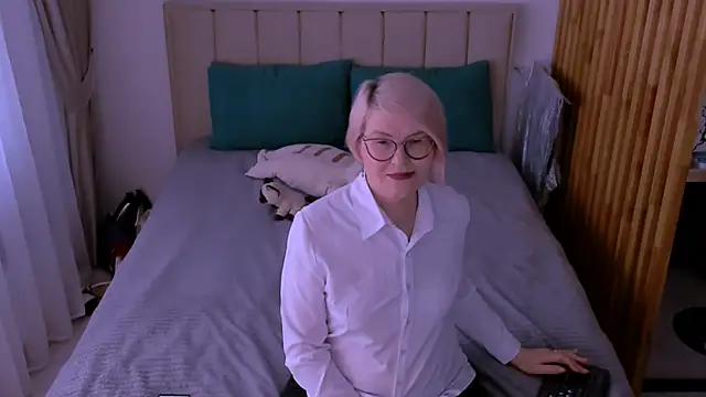 sabrinamacmarren online show from 11, 3, 2026