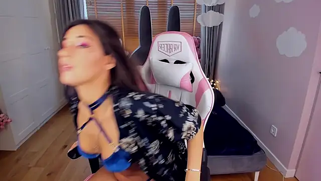 Snapshot of MiaSilkX chatting on 28, 10, 2025 MiaSilkX online show from 28, 10, 2025