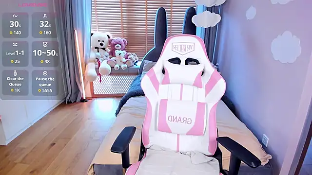 MiaSilkX online show from 9, 4, 2026