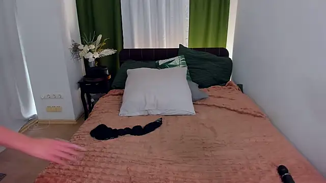 MiaSilkX online show from 20, 4, 2026