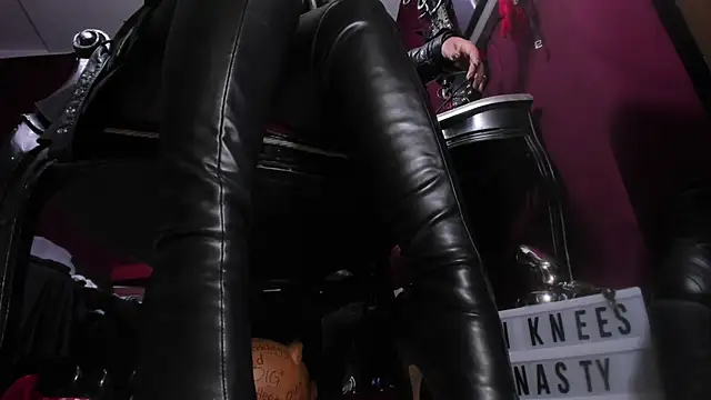 MeGoddesSara online show from 9, 1, 2026