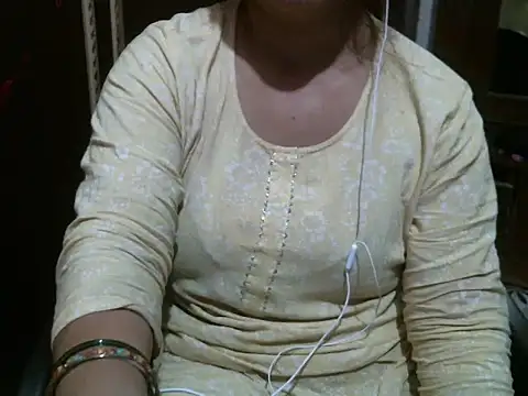 Snapshot of UrsMansi chatting on 7, 11, 2025 UrsMansi online show from 7, 11, 2025