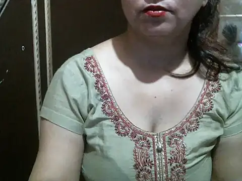 Snapshot of UrsMansi chatting on 13, 10, 2025 UrsMansi online show from 13, 10, 2025