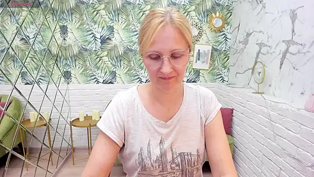 Snapshot of Paris_Cherry chatting on 16, 9, 2025 Paris Cherry online show from 16, 9, 2025