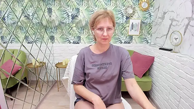 Snapshot of Paris_Cherry chatting on 6, 11, 2025 Paris Cherry online show from 6, 11, 2025