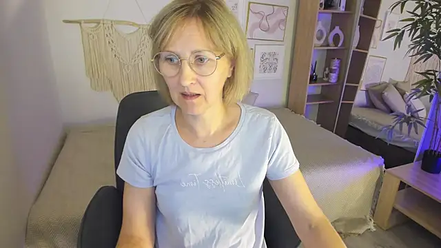 Snapshot of Paris_Cherry chatting on 17, 9, 2025 Paris Cherry online show from 17, 9, 2025