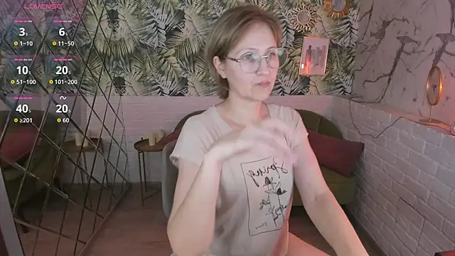 Paris Cherry online show from 13, 12, 2025