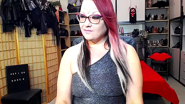 Snapshot of LindaDaemonX chatting on 2, 4, 2026 LindaDaemonX online show from 2, 4, 2026