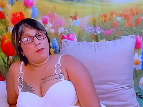 Snapshot of indianroxy chatting on 14, 10, 2025 indianroxy online show from 14, 10, 2025