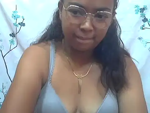 Snapshot of milkboobsgirl chatting on 15, 3, 2025 milkboobsgirl online show from 15, 3, 2025