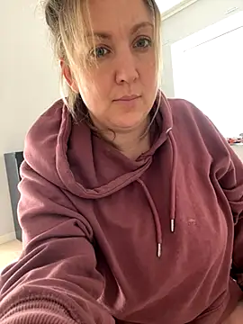 Snapshot of Anna_Alexa chatting on 7, 11, 2025 Anna Alexa online show from 7, 11, 2025