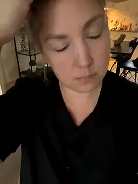 Snapshot of Anna_Alexa chatting on 6, 11, 2025 Anna Alexa online show from 6, 11, 2025