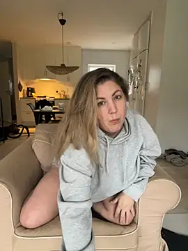 Snapshot of Anna_Alexa chatting on 10, 11, 2025 Anna Alexa online show from 10, 11, 2025