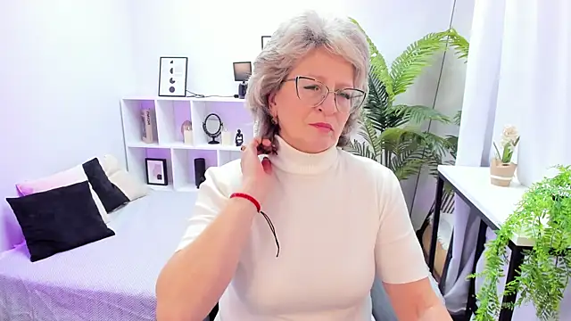 EvelynJoyful online show from 27, 10, 2025