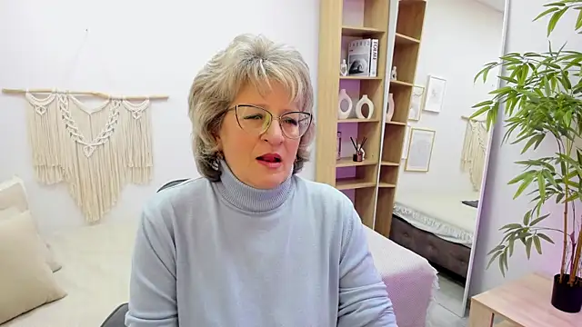 EvelynJoyful online show from 21, 10, 2025