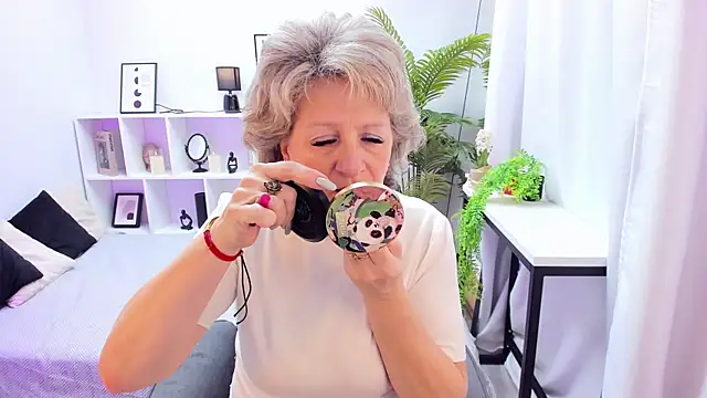 EvelynJoyful online show from 4, 11, 2025