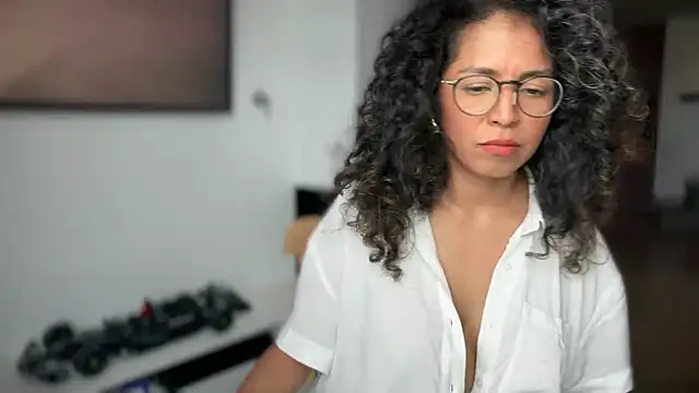 Snapshot of illaroom chatting on 30, 10, 2025 illaroom online show from 30, 10, 2025