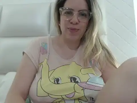 ashlymoon online show from 21, 3, 2025