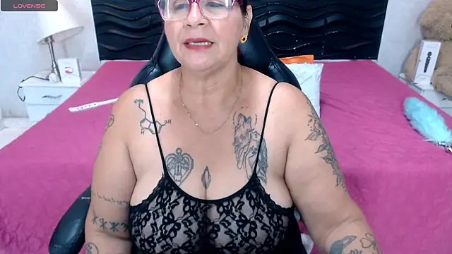 Snapshot of laura_riley chatting on 22, 3, 2025 laura riley online show from 22, 3, 2025