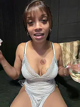 Snapshot of Rakiyahcharms chatting on 19, 6, 2026 Rakiyahcharms online show from 19, 6, 2026