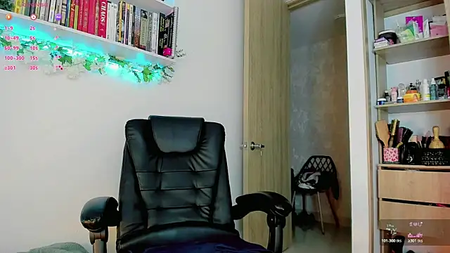 Snapshot of ALLMECANDY chatting on 10, 11, 2025 ALLMECANDY online show from 10, 11, 2025