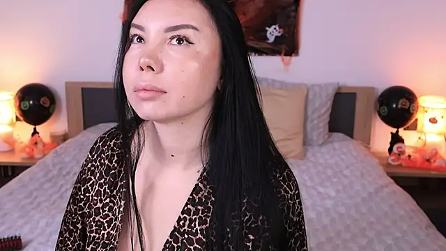 Snapshot of Leila__Sweet chatting on 19, 10, 2025 Leila Sweet online show from 19, 10, 2025