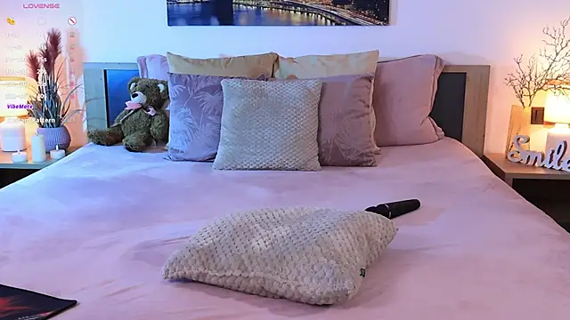 Snapshot of Leila__Sweet chatting on 1, 2, 2025 Leila Sweet online show from 1, 2, 2025