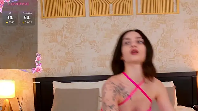 NoraBunny online show from 3, 10, 2025